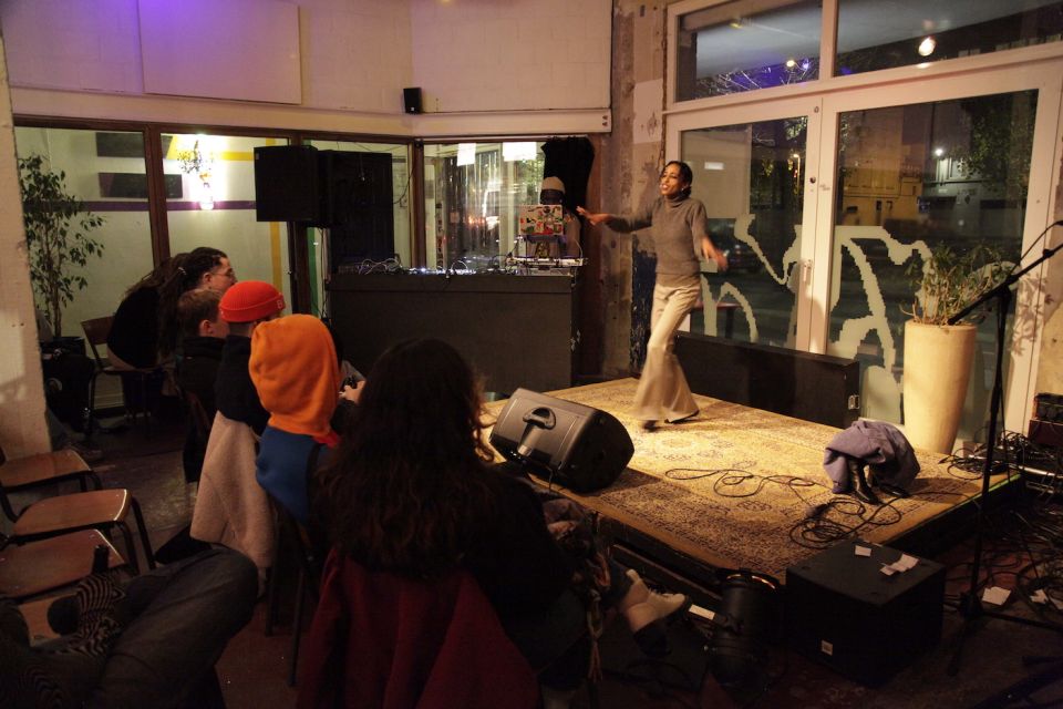 2022_12_13 MAMAS OPEN MIC - Ella Krmasek77