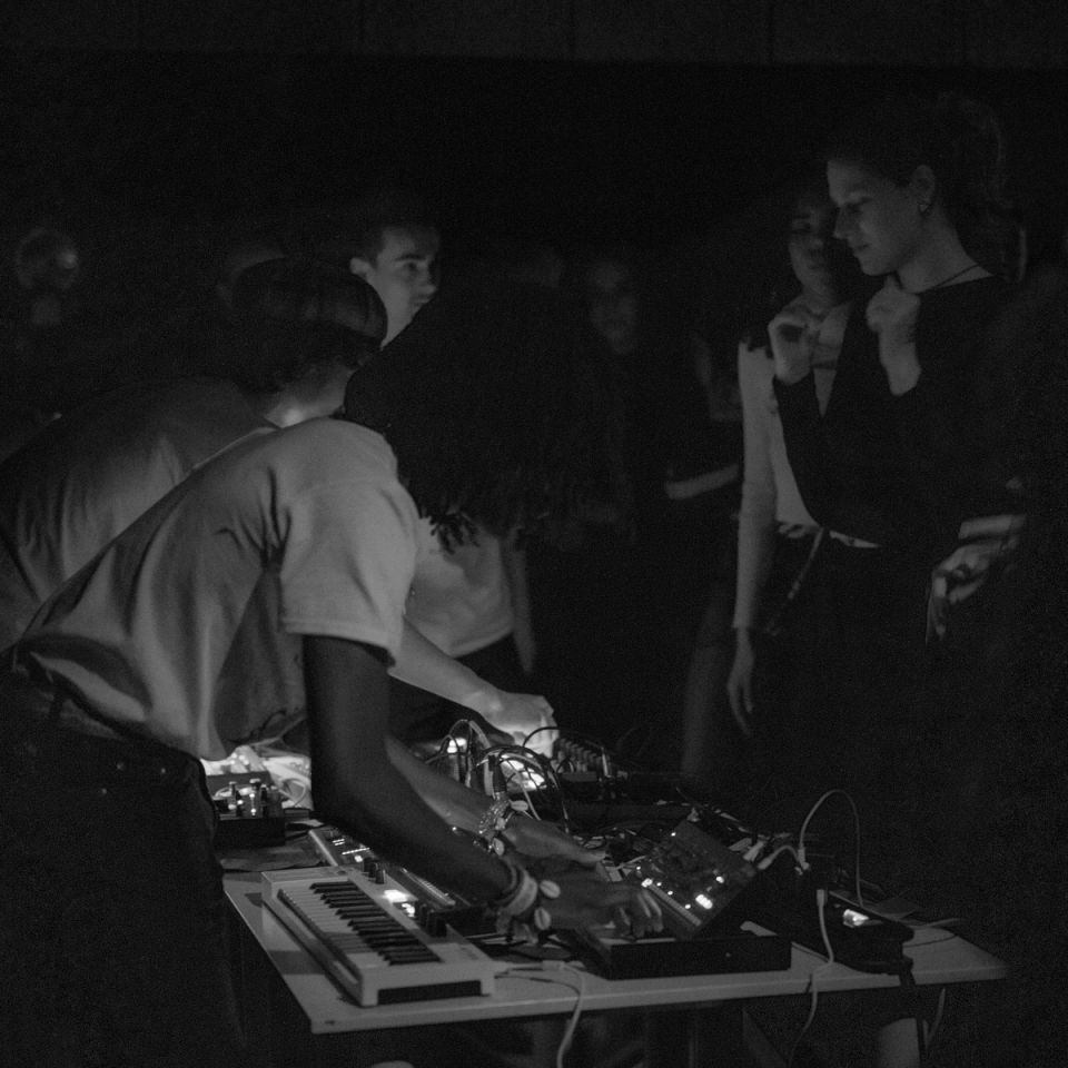 2023_04_28 City Suckers - Simon Van Looveren - Web-13