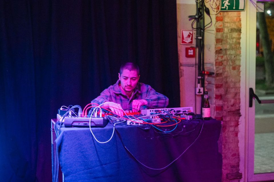 24_04_10 WAV - Simon Van Looveren - Web-12