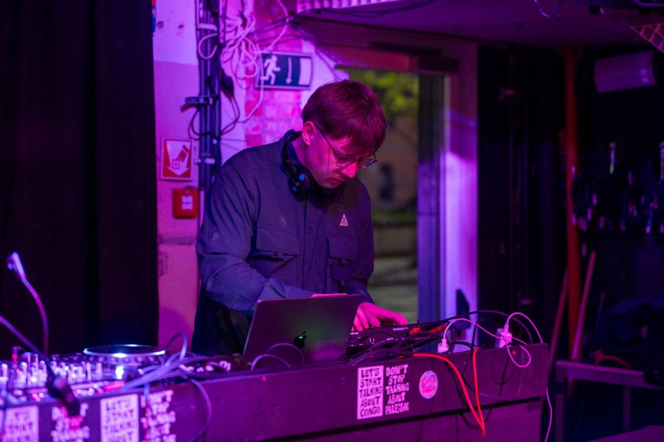 23_04_24 WAV - Simon Van Looveren - Web-18