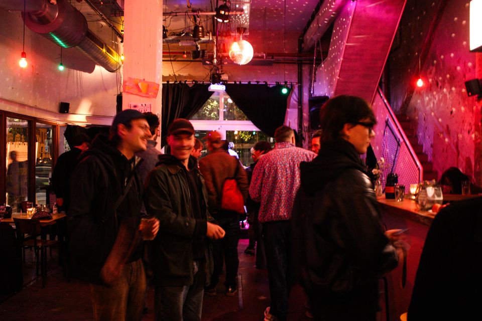 2024_10_02 WAV WARRECORDS W: THE ORPHANAGE COMMITTEE POSTELEIN & WAR B2B PIXIE + FANZINE - Violeta Chouciño Veiga - 24