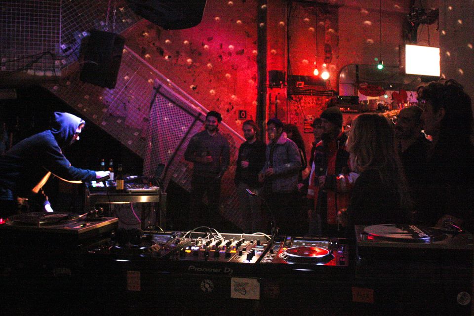 2024_10_02 WAV WARRECORDS W: THE ORPHANAGE COMMITTEE POSTELEIN & WAR B2B PIXIE + FANZINE - Violeta Chouciño Veiga - 34