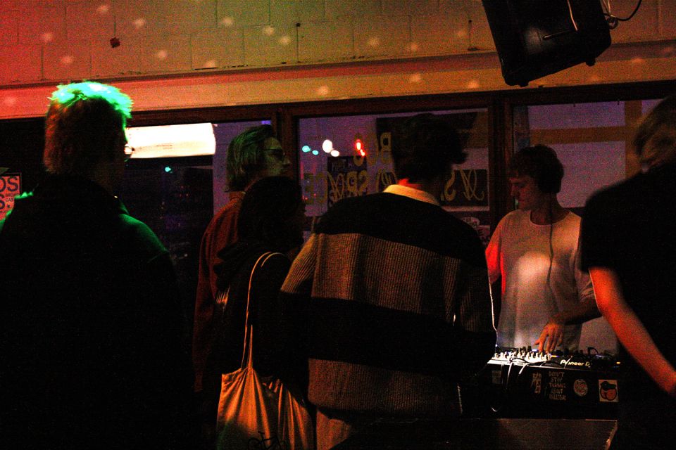 2024_10_02 WAV WARRECORDS W: THE ORPHANAGE COMMITTEE POSTELEIN & WAR B2B PIXIE + FANZINE - Violeta Chouciño Veiga - 38