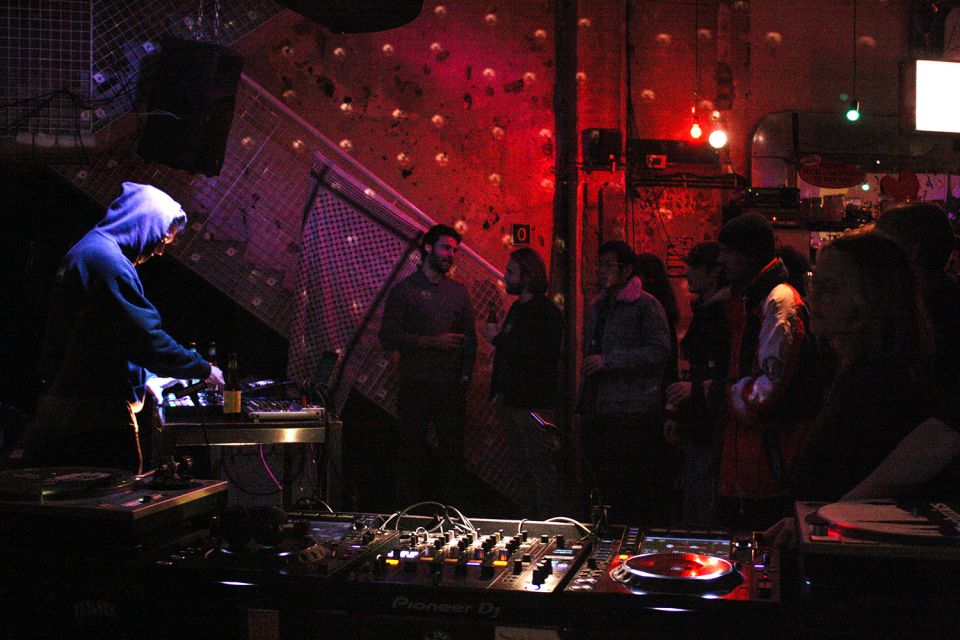 2024_10_02 WAV WARRECORDS W: THE ORPHANAGE COMMITTEE POSTELEIN & WAR B2B PIXIE + FANZINE - Violeta Chouciño Veiga - 45