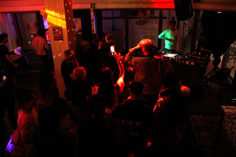 2024_10_02 WAV WARRECORDS W: THE ORPHANAGE COMMITTEE POSTELEIN & WAR B2B PIXIE + FANZINE - Violeta Chouciño Veiga - 48