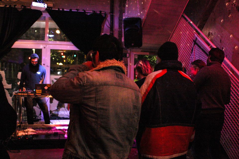 2024_10_02 WAV WARRECORDS W: THE ORPHANAGE COMMITTEE POSTELEIN & WAR B2B PIXIE + FANZINE - Violeta Chouciño Veiga - 52