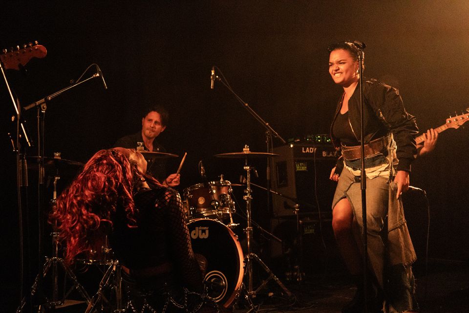 2024_11_07 Lady Blaxx : Calya J. concert - Boskeuken Urban Munch - Violeta Chouciño Veiga - 03