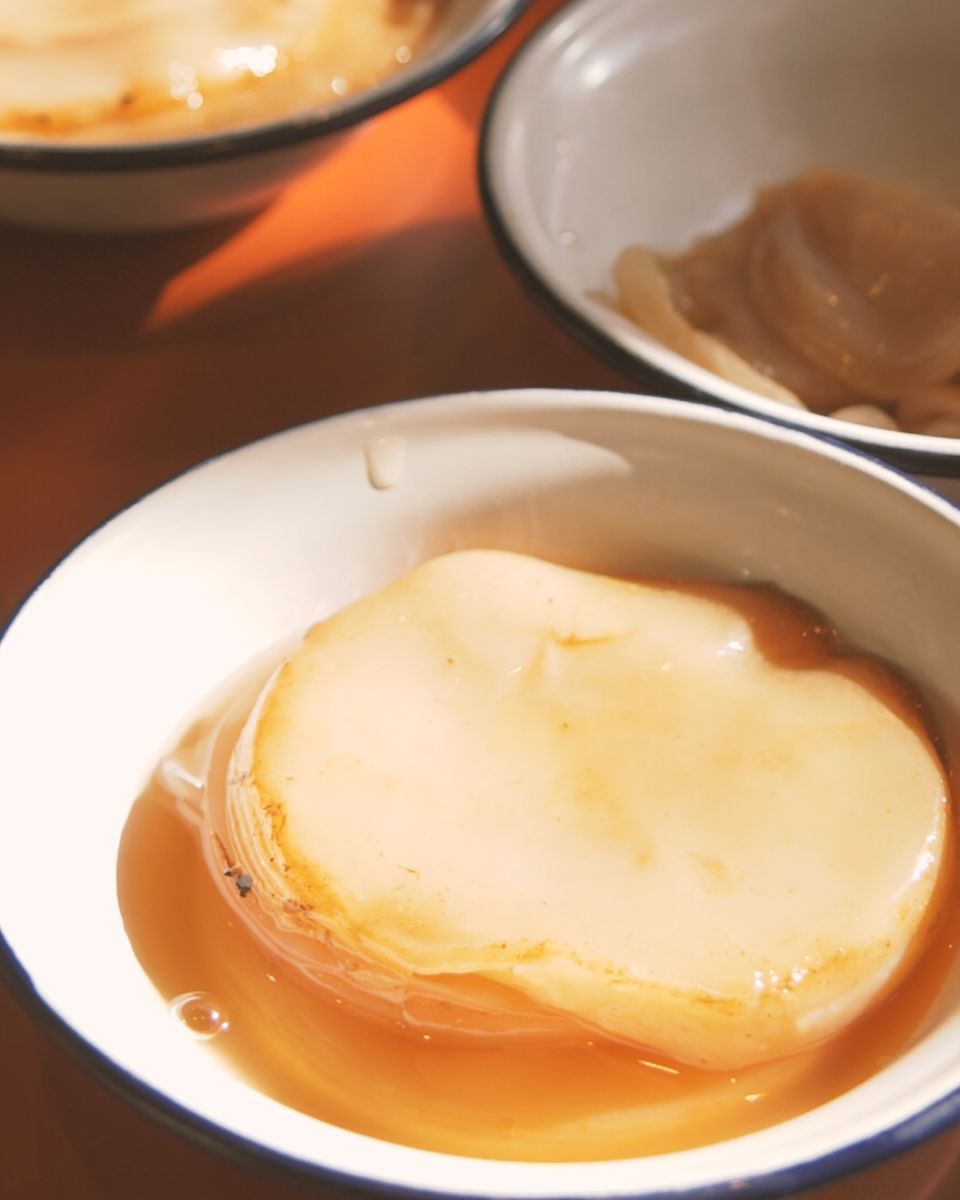 Scoby Still Yust 1